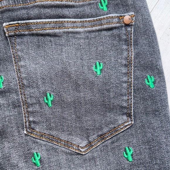 Judy Blue Gray and Green Cactus Embroidered Jean Shorts - Picture 6 of 9